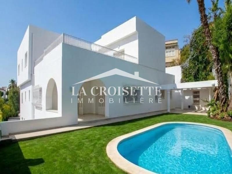 Villa S+7 avec piscine à Gammarth